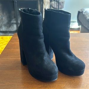 Call it spring shoes. Barely worn, in good condition. Size 7